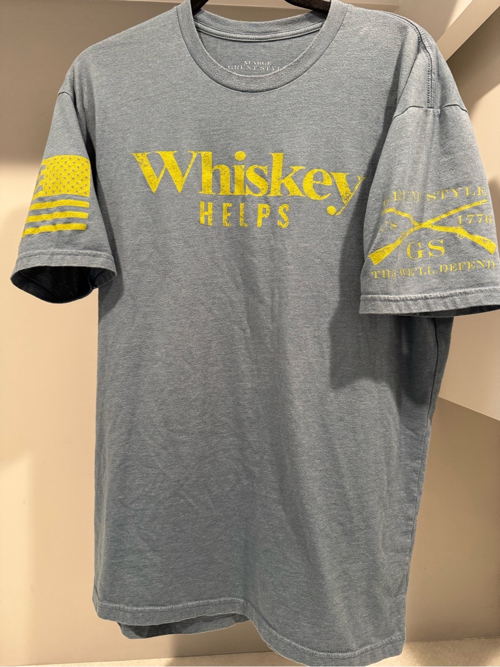 Grunt Style Whiskey Helps Men's Blue/ Gray Graphic T-Shirt